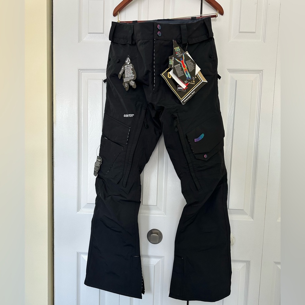 Volcom Black snow Pants for Men size medium goretex with recco technology